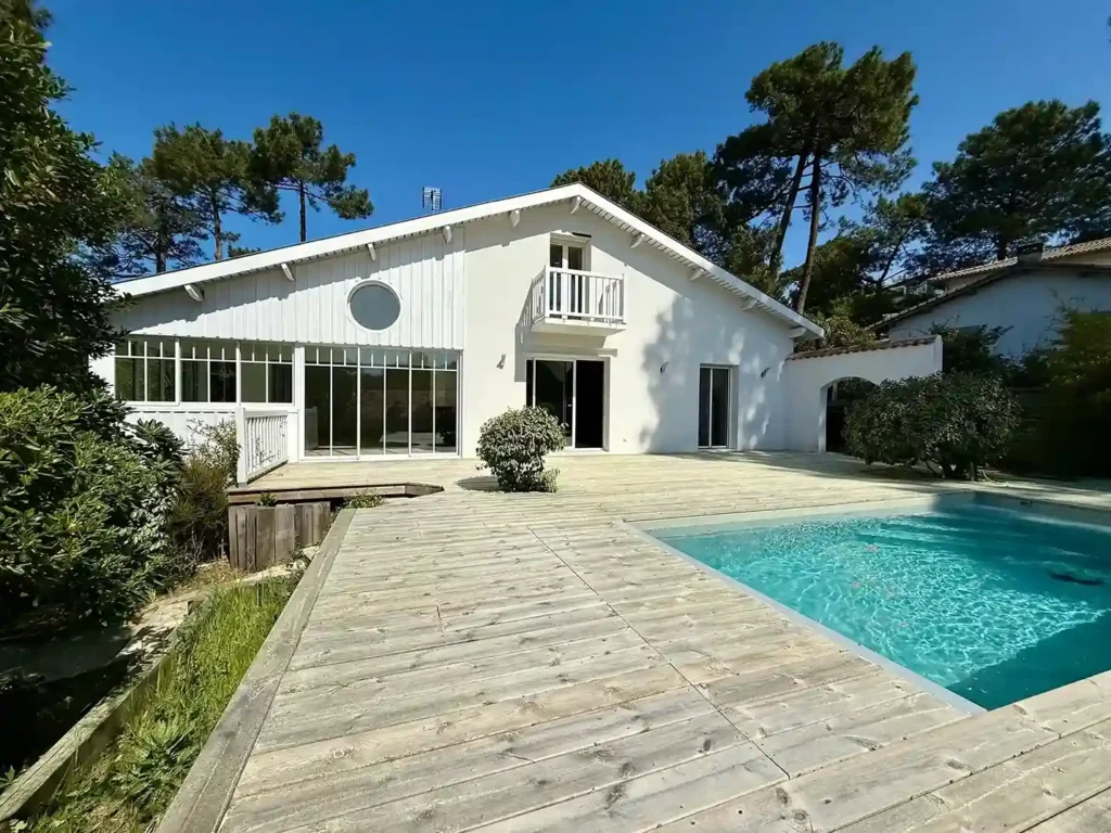 extérieur d'une maison t6 avec piscine au pyla sur mer