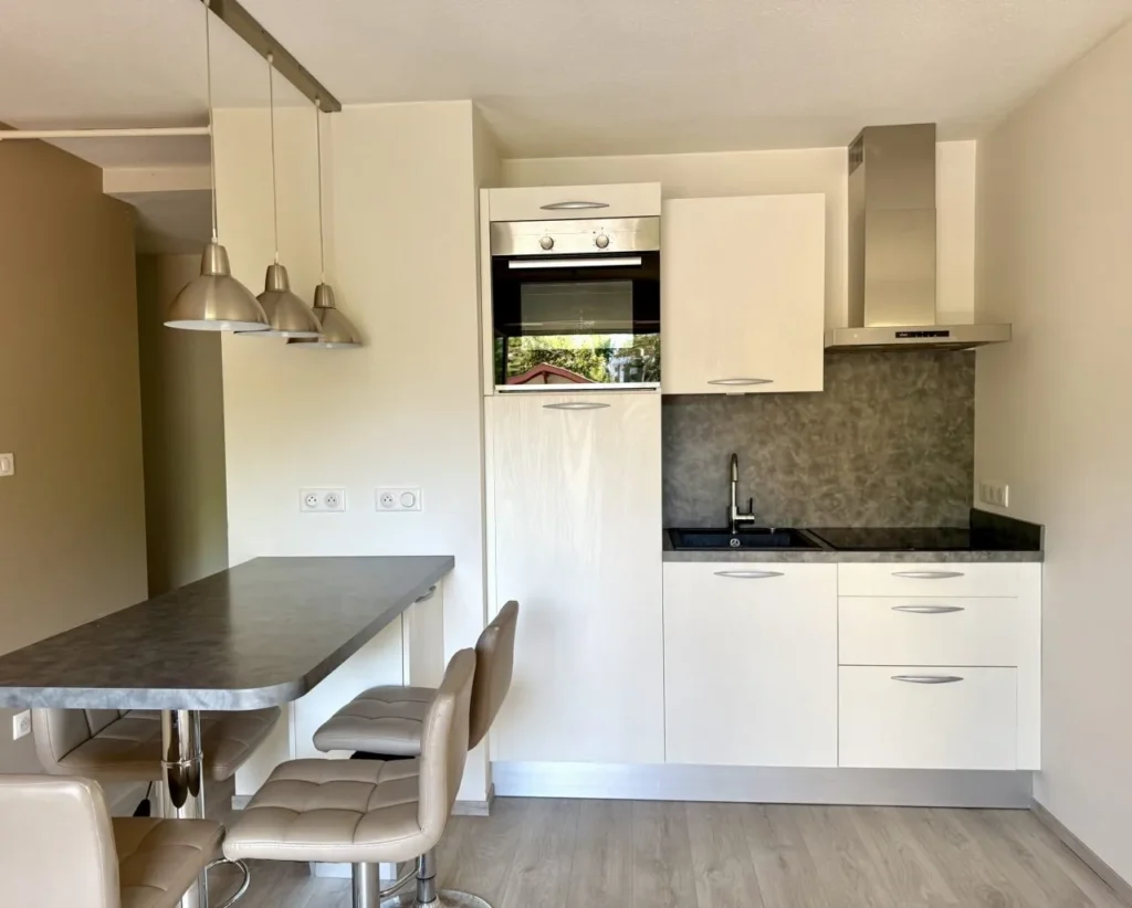 cuisine résidence appartement T2 proche plage pereire
