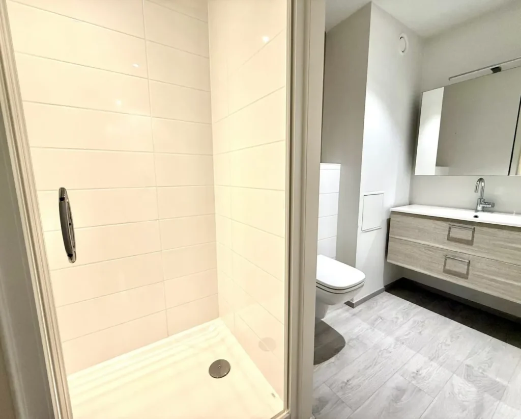 salle de bain résidence appartement T2 proche plage pereire