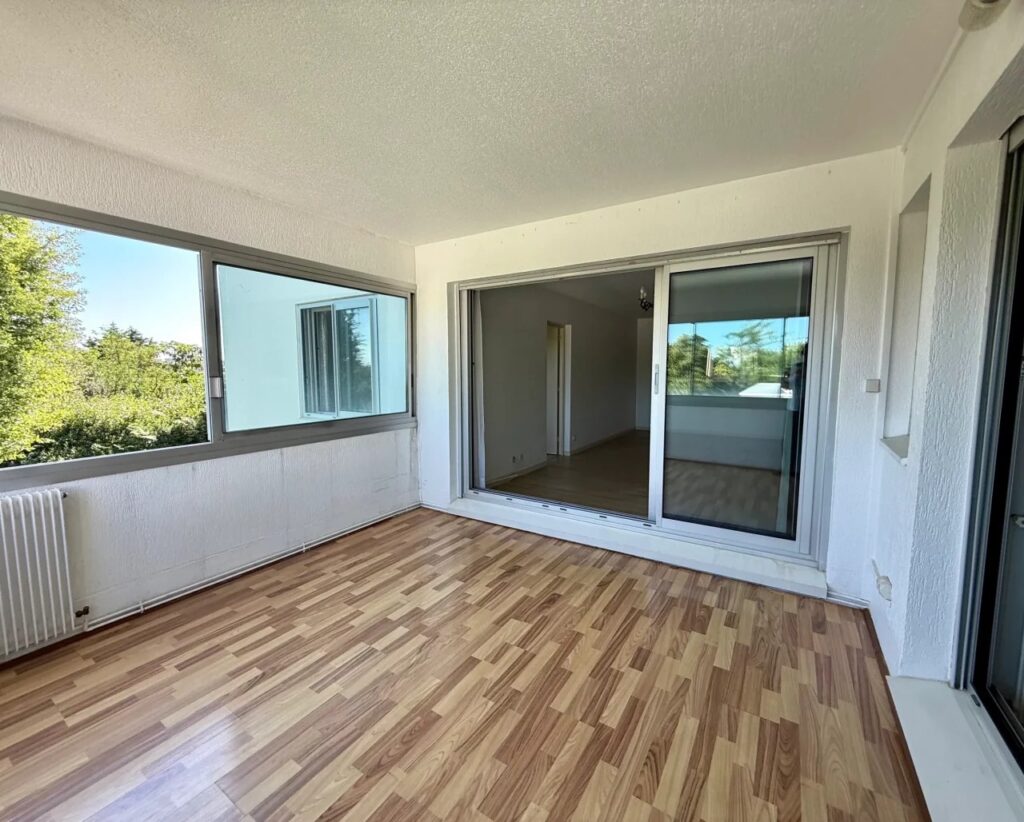 appartement t3 avec vue bassin terrasse fermée