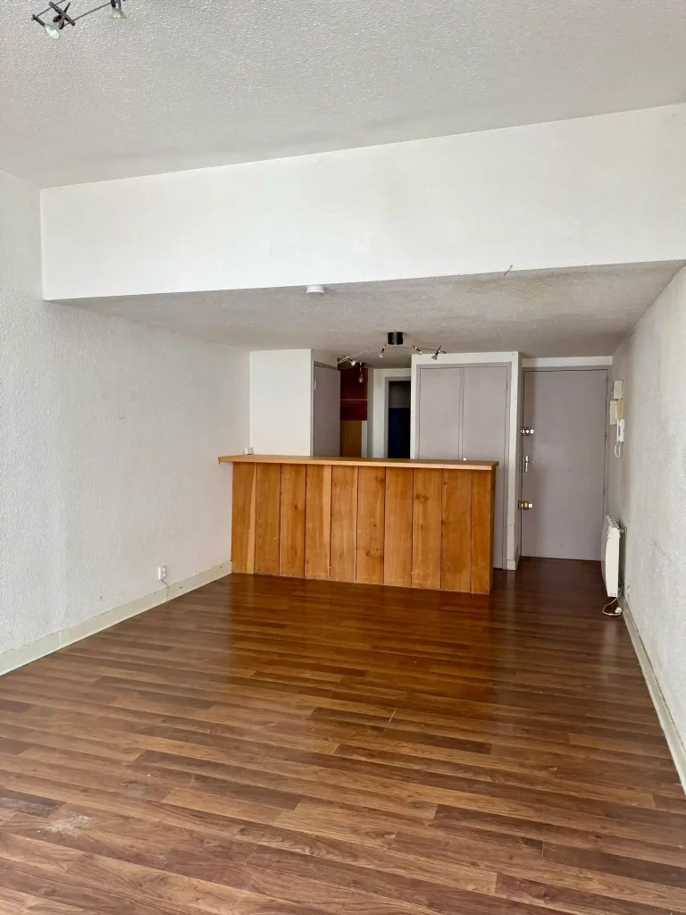 studio bordeaux vue du salon