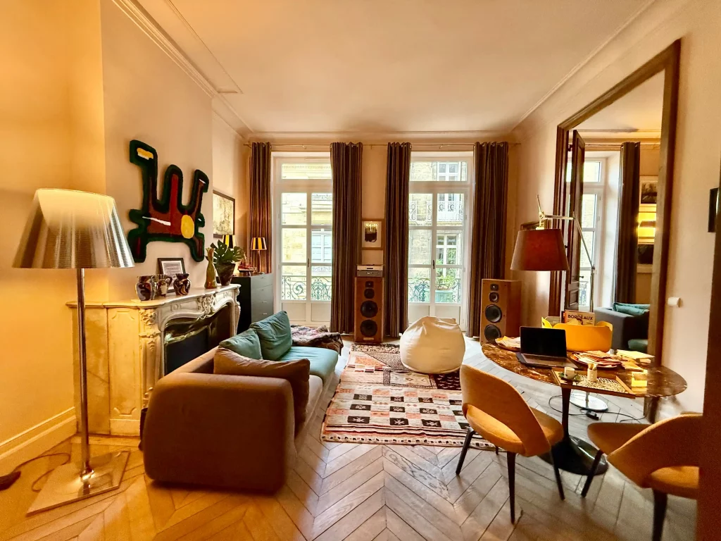 2-Salon 1-T6 Bordeaux Hypercentre_2_11zon_2_11zon