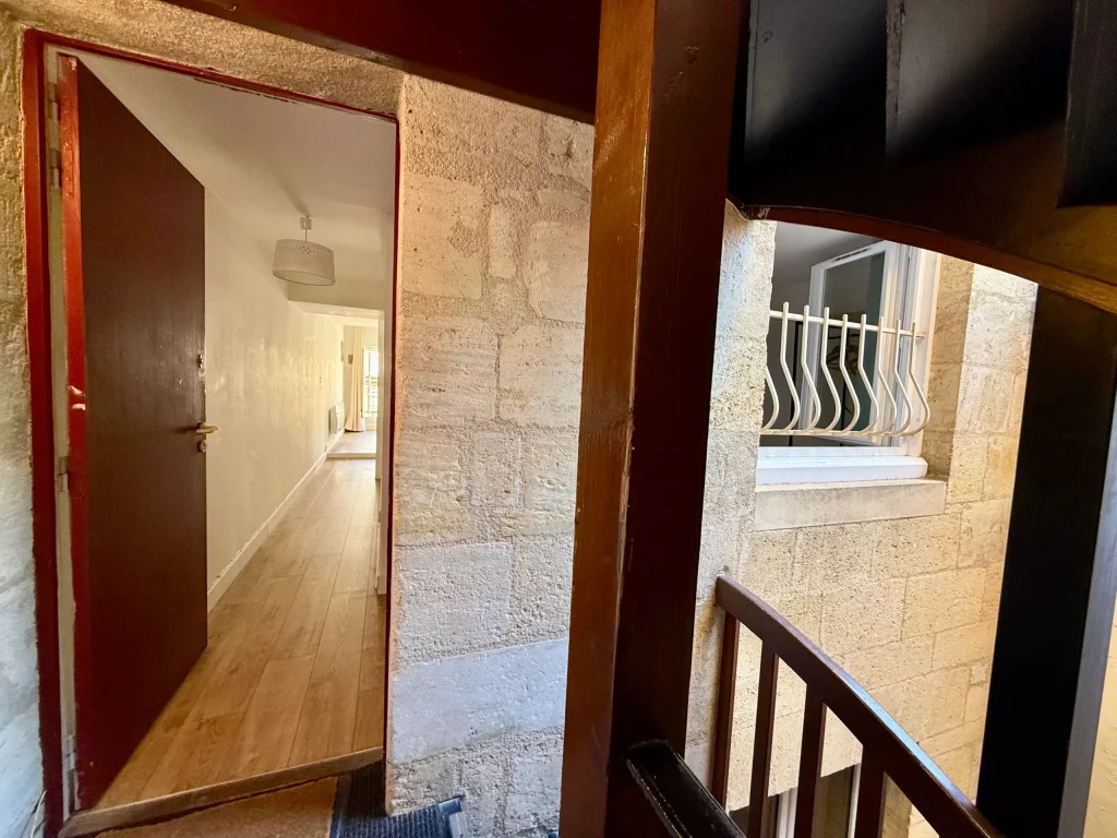entrée appartement t2 bordeaux