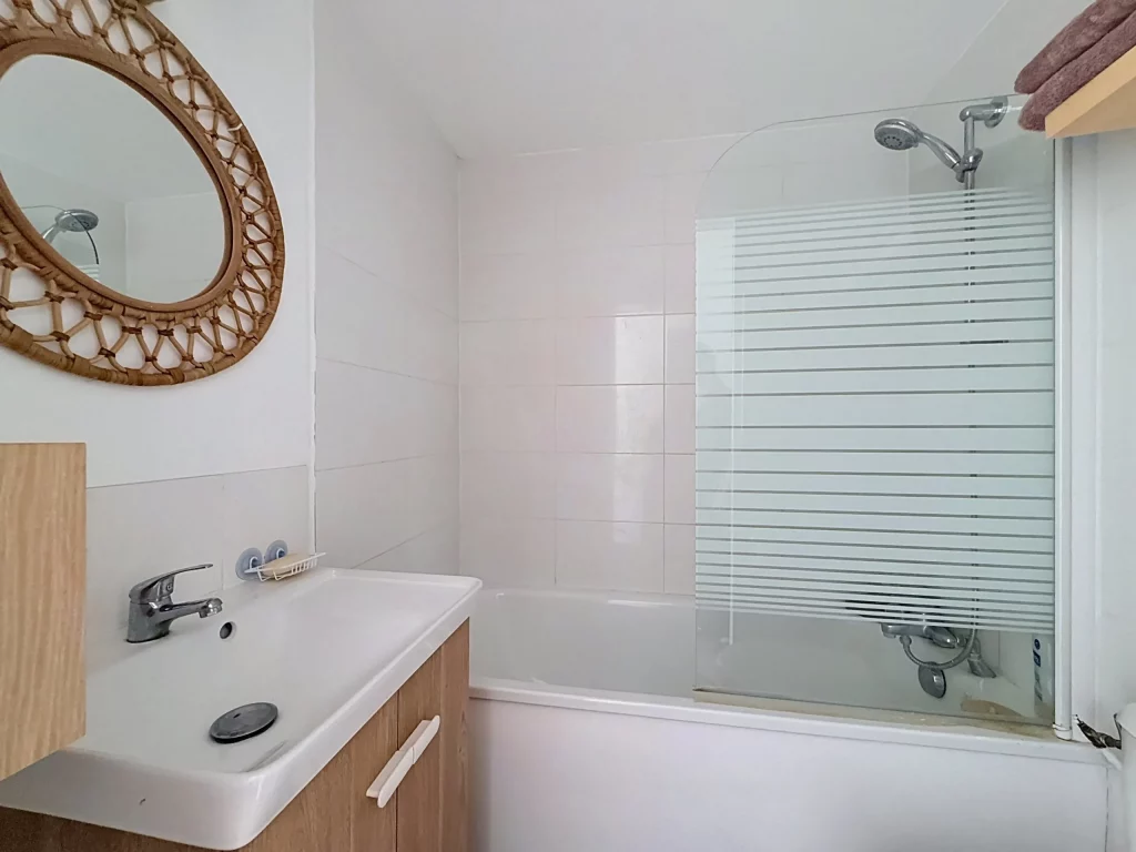 7-Salle de bains+toilettes-T2-Bordeaux St Pierre_7_11zon