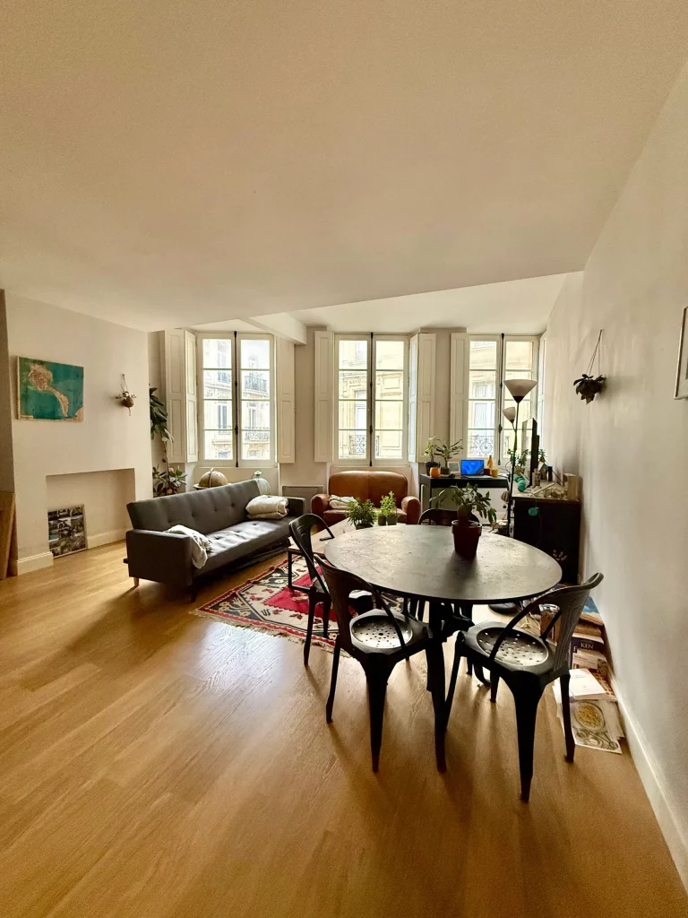 5-Pièce de vie-T2 Place Sainte Colombe Bordeaux_5