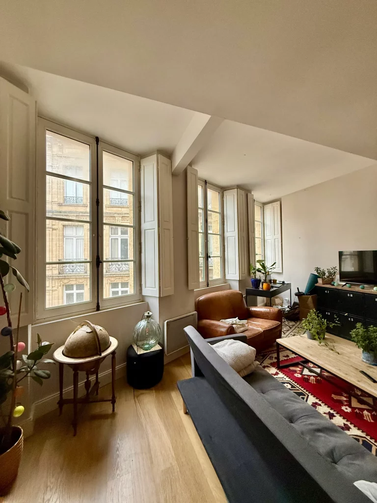 6-Salon-T2 Place Sainte Colombe Bordeaux_1_11zon