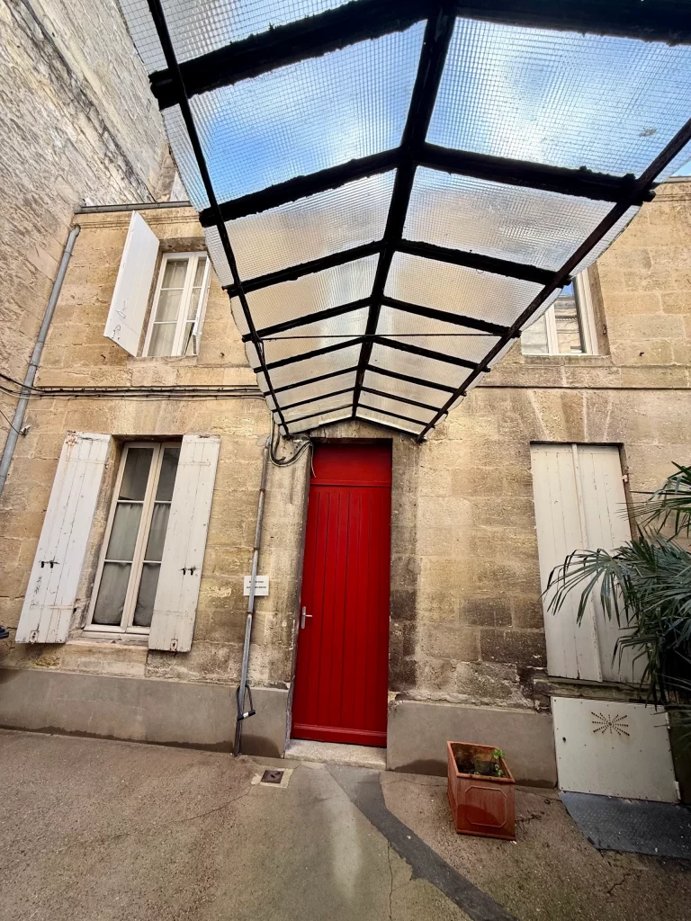 entrée du bâtiment