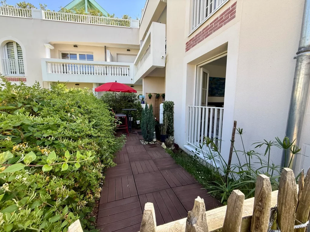 6-Espace jardin terrasse-T2 avec jardin-33138 LANTON_6_11zon_6_11zon