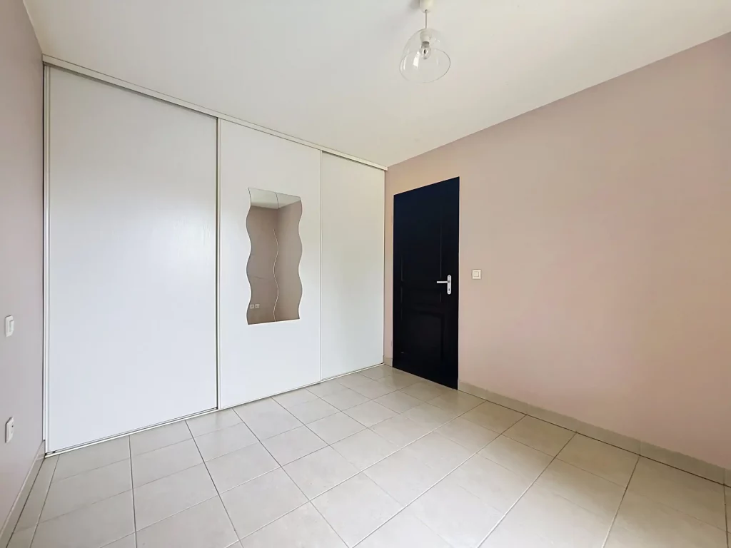7-Chambre avec grand placard-T2-LA TESTE-DE-BUCH_7_11zon_7_11zon