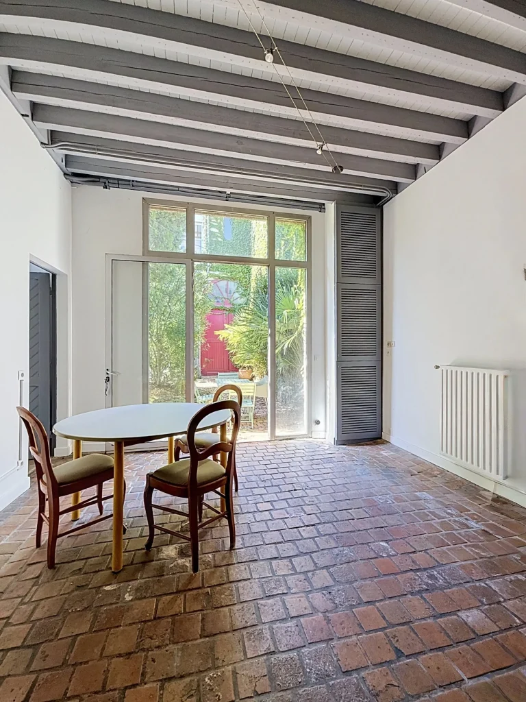 19-Dependance-piece-de-vie-vue-jardin-Maison-Bordeaux-Saint-Augustin